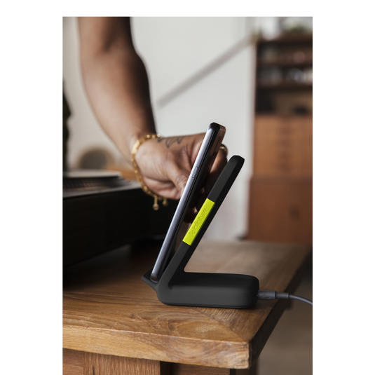 InstantStation Wireless Stand - Black - Wireless charging stand with 33W PD USB-C and USB-A fast charging - Front image number null